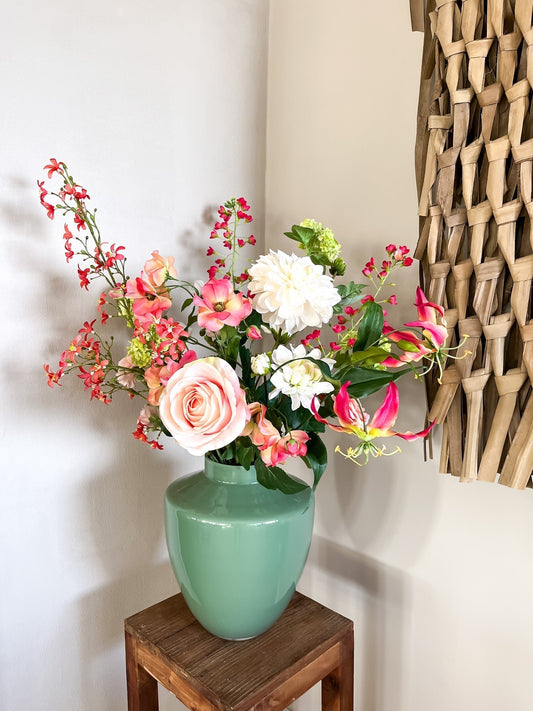 Zomers interieur: frisse kleuren met zijden bloemen