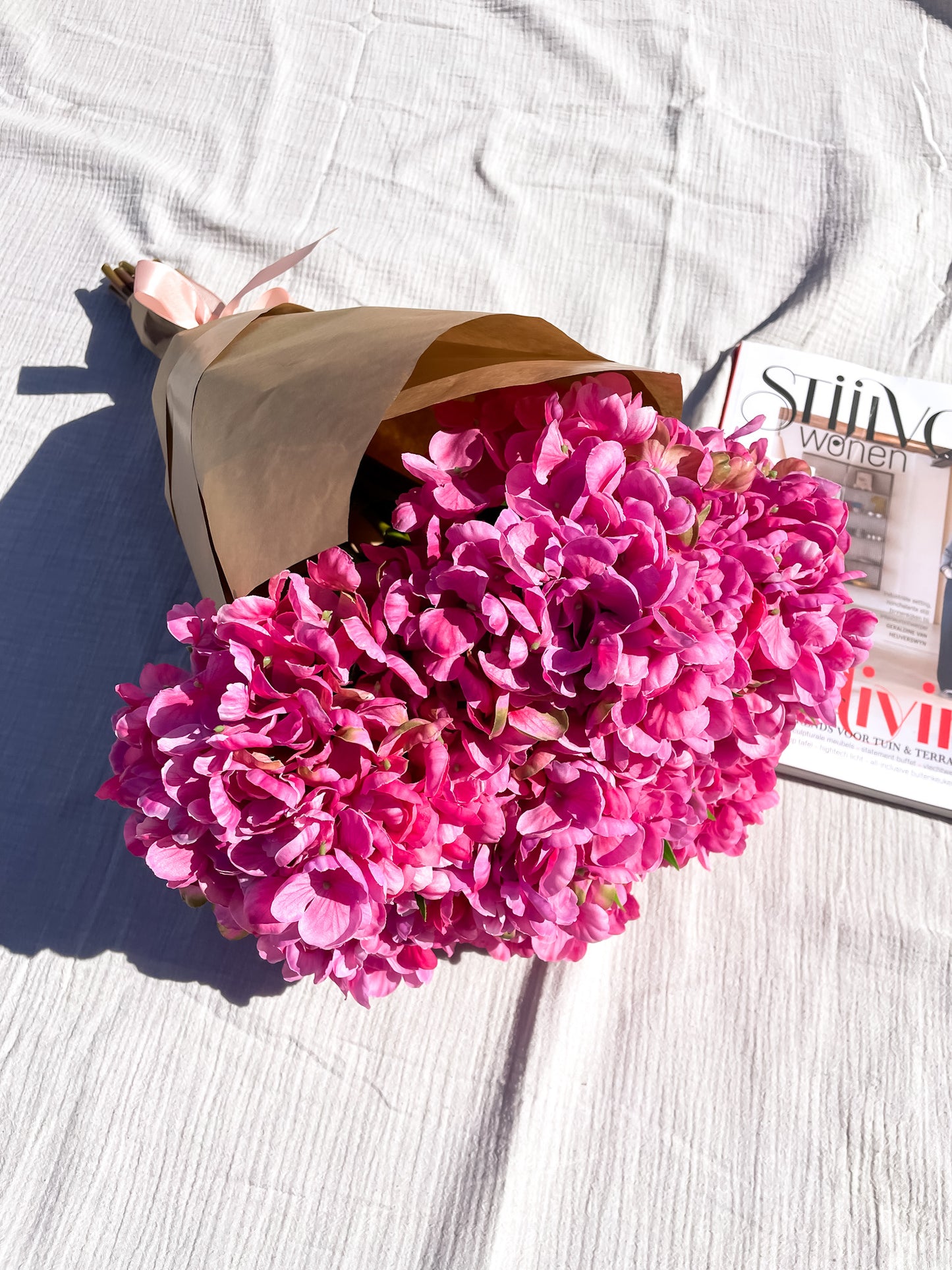 Mooie roze hortensia's als boeket. Lijken net echt en voelen ook echt.