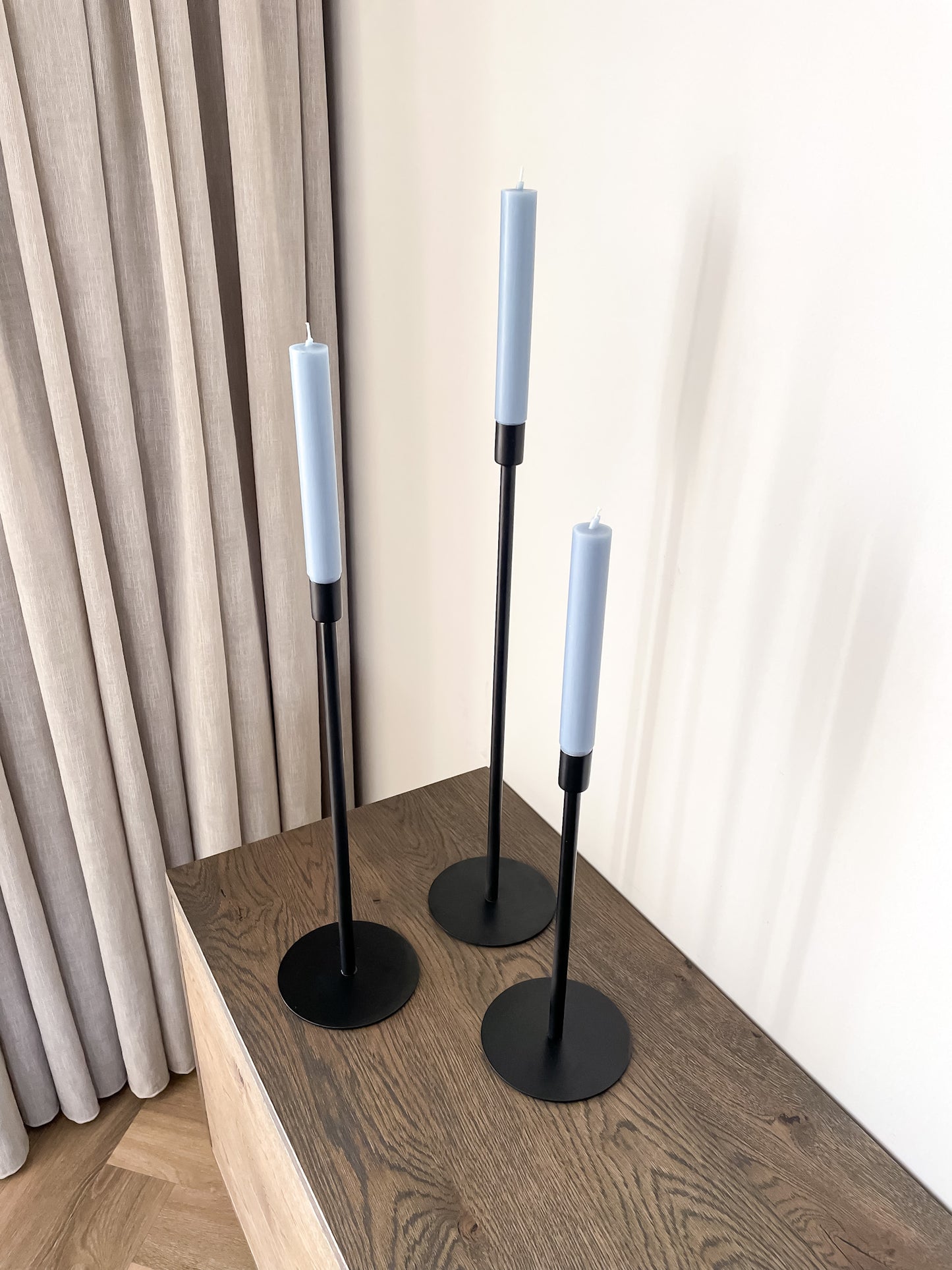 Set van 3 kandelaren voor op de tafel of in een kast. Geschikt voor dinerkaarsen.