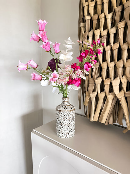 Decoratief zijdebloemen boeket inclusief keramieken vaas voor luxe interieur styling