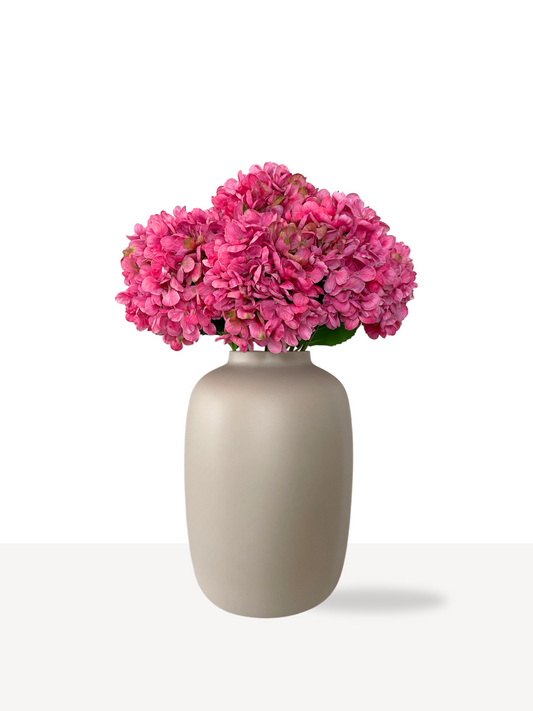 Fuchsia zijden hortensia's in real touch. Niet van echt te onderscheiden en onderhoudsvrij.