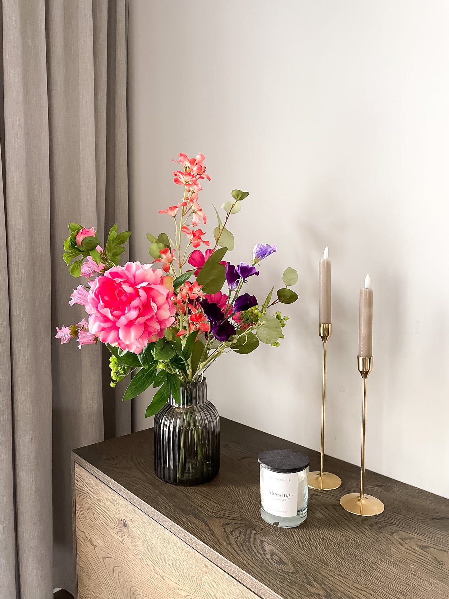 Kunstbloemen boeket Moederdag roze paars zijden bloemen met vaas interieur decoratie
