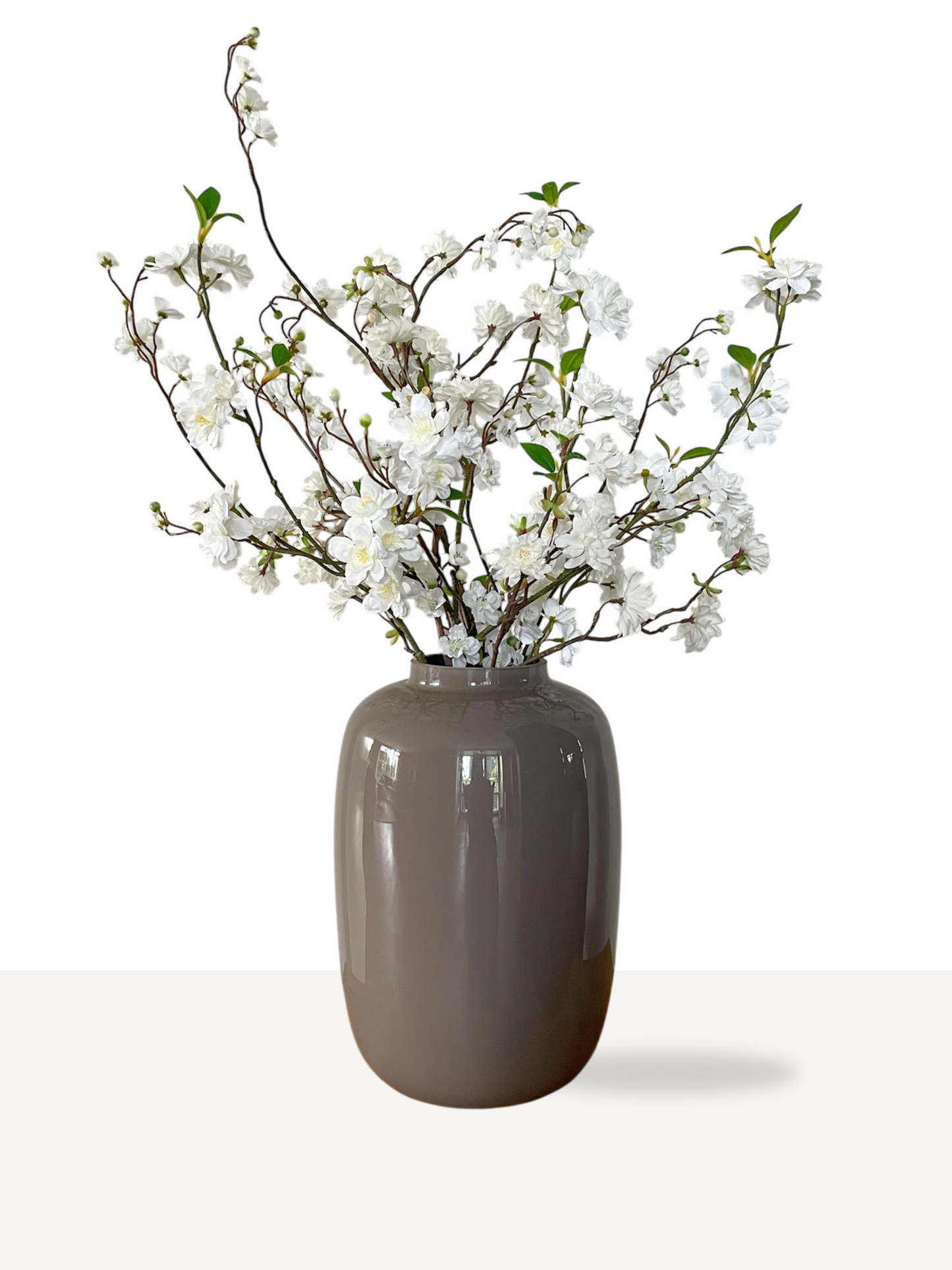 Stijlvol kunstbloemen boeket van hoogwaardige zijden bloesem takken  in wit.