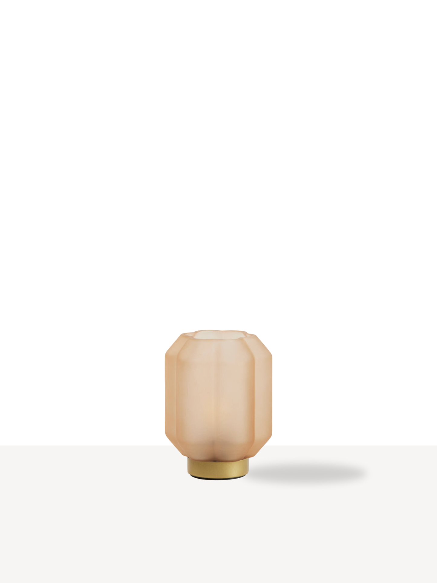 kleine tafellamp in perzik kleur met gouden voet