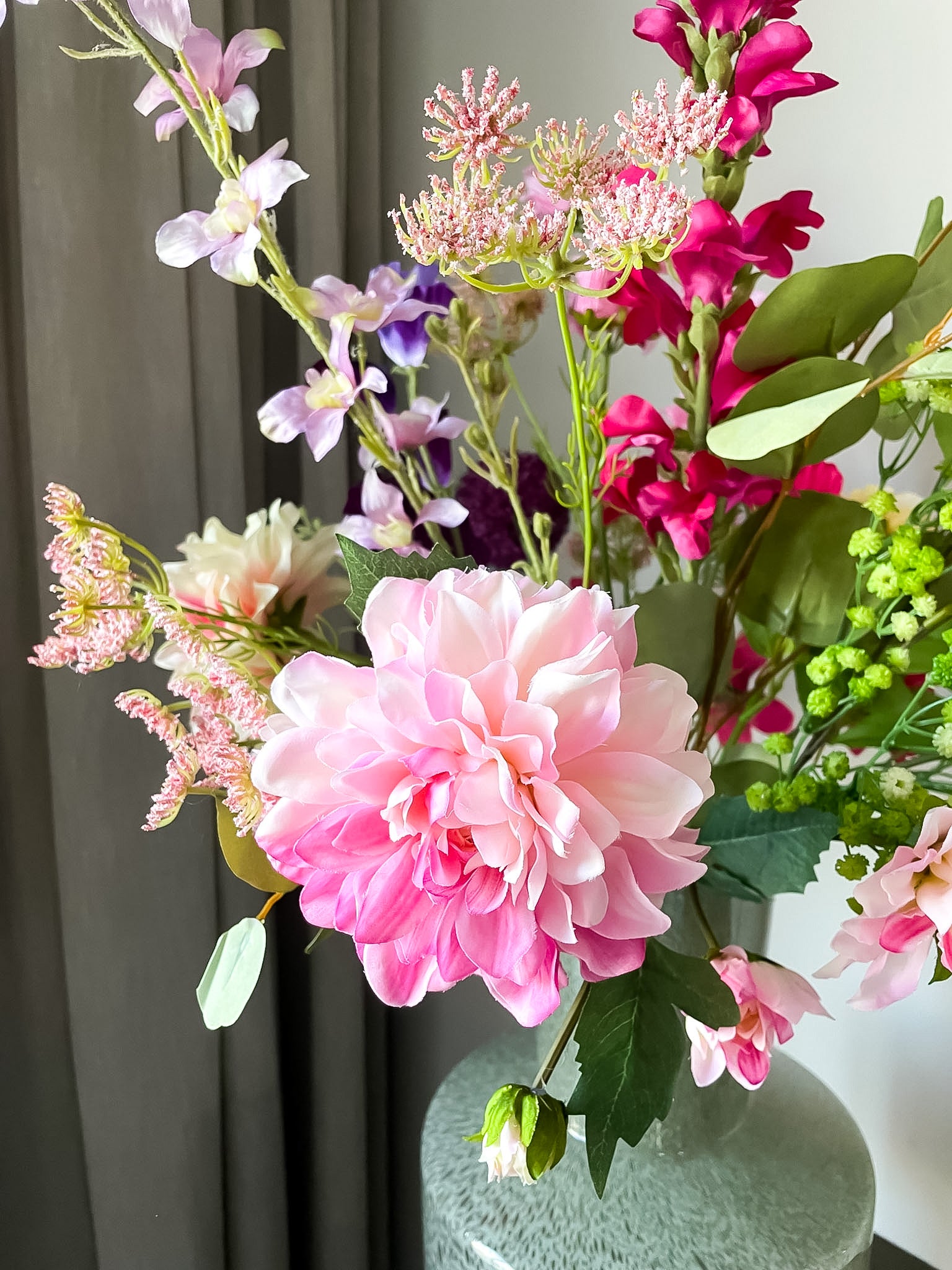 kleurrijk zijden boeket met roze tinten